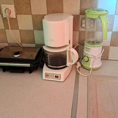 Location! Spacious 2 Bdrm With Balcony Apartman *