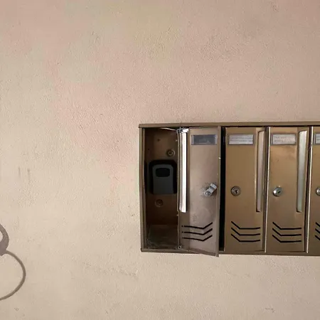 Location! Spacious 2 Bdrm With Balcony * Szpárti