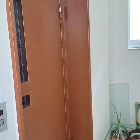 Location! Spacious 2 Bdrm With Balcony Апартаменты