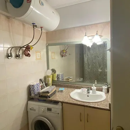 Location! Spacious 2 Bdrm With Balcony Апартаменты