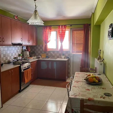 Location! Spacious 2 Bdrm With Balcony *