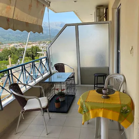Location! Spacious 2 Bdrm With Balcony *