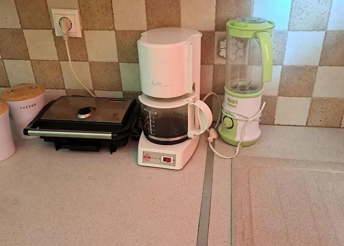 Location! Spacious 2 Bdrm With Balcony 아파트 *