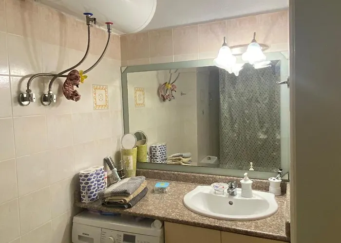 Location! Spacious 2 Bdrm With Balcony Apartamento