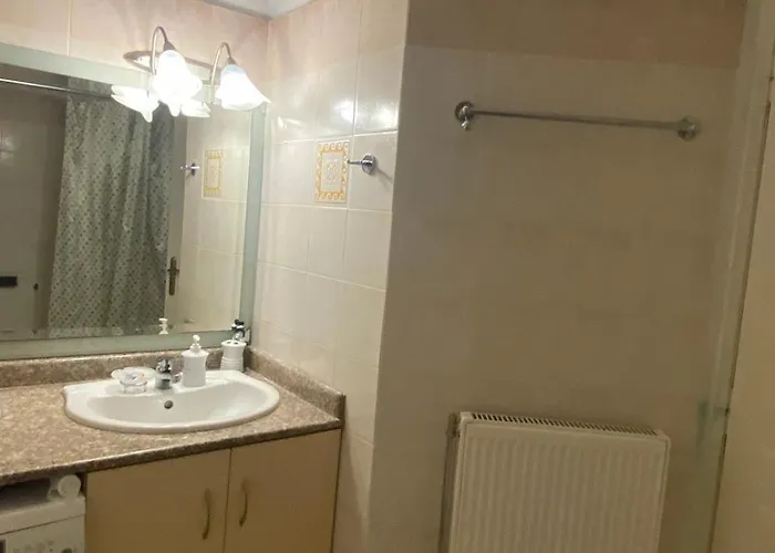 Apartamento Location! Spacious 2 Bdrm With Balcony